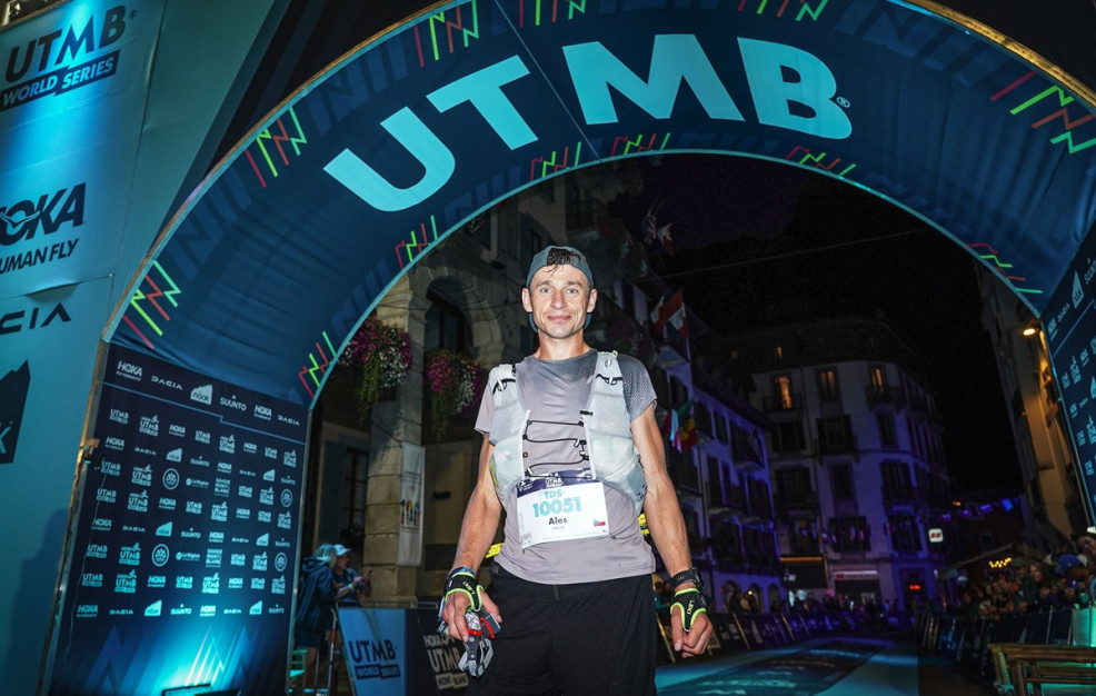 Aleš Sedlák v cíli UTMB TDS 2024 v oblečení z kolekce ATEX NUVO.